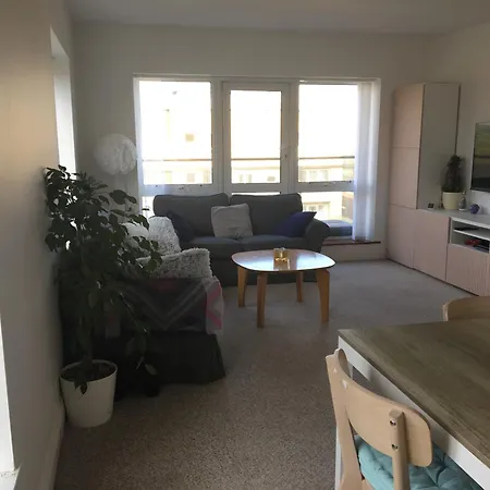 Spacious 3 Bedroom With Parking דירה *