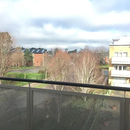 Spacious 3 Bedroom With Parking דבלין