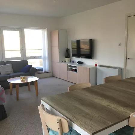 Spacious 3 Bedroom With Parking *