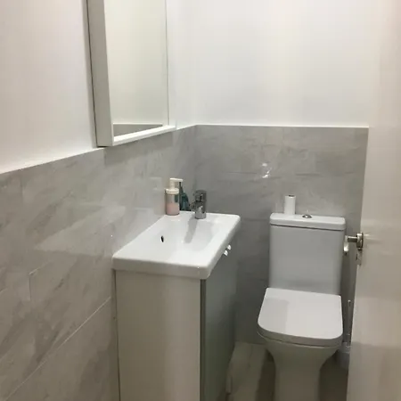 Spacious 3 Bedroom With Parking Apartamento Dublín