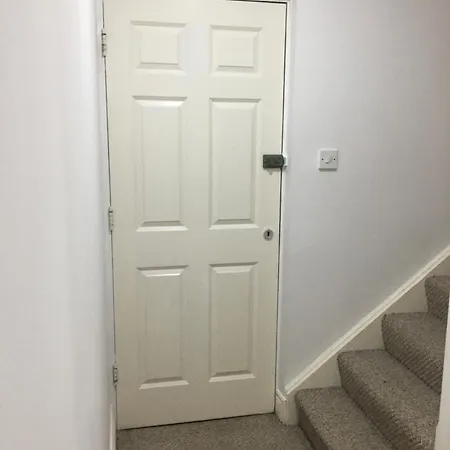 Spacious 3 Bedroom With Parking *