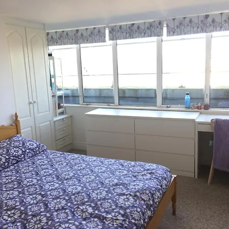 Spacious 3 Bedroom With Parking Apartment Dublin