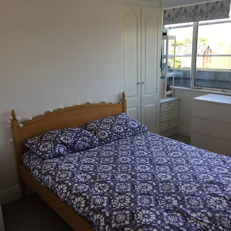 Spacious 3 Bedroom With Parking