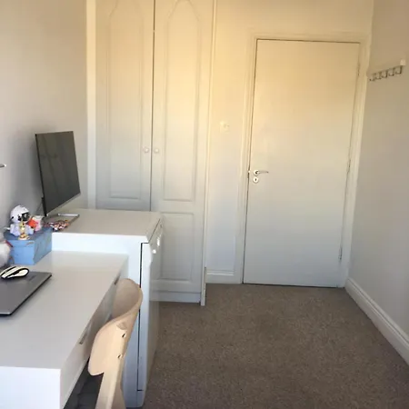 Spacious 3 Bedroom With Parking Apartamento Dublín