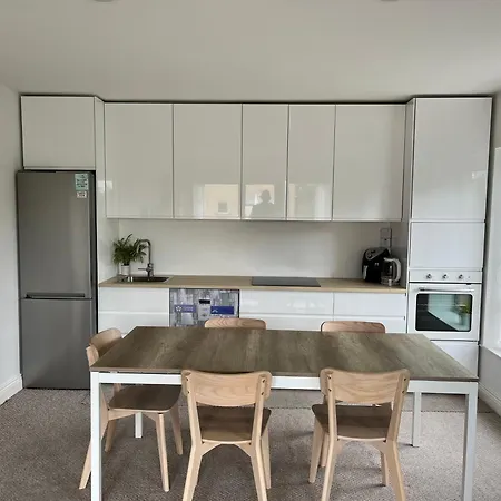 Spacious 3 Bedroom With Parking * Dublin