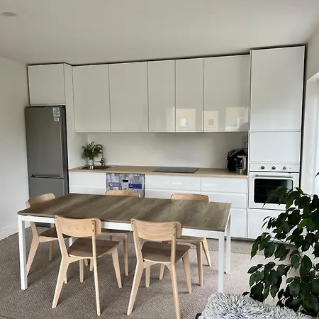 Spacious 3 Bedroom With Parking