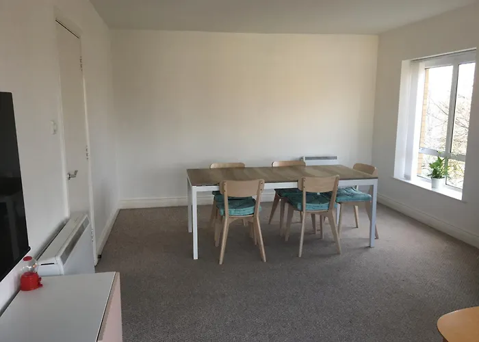 Spacious 3 Bedroom With Parking Апартаменты Дублин