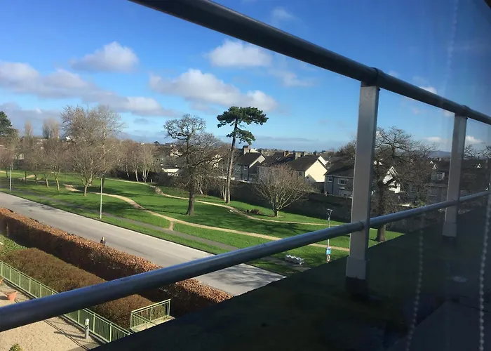 Апартаменты Spacious 3 Bedroom With Parking Дублин