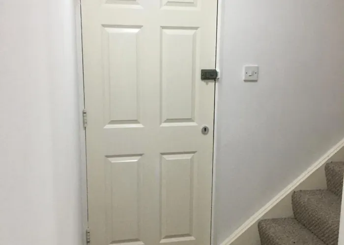 Spacious 3 Bedroom With Parking *