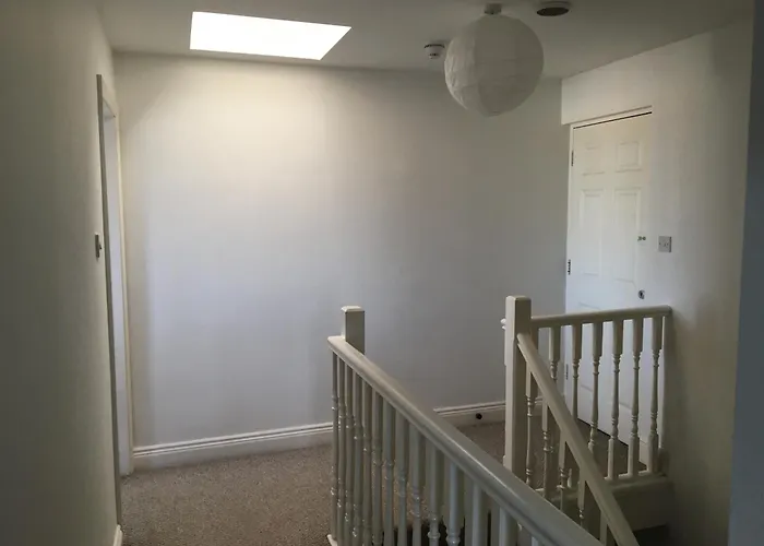 Spacious 3 Bedroom With Parking Апартаменты *