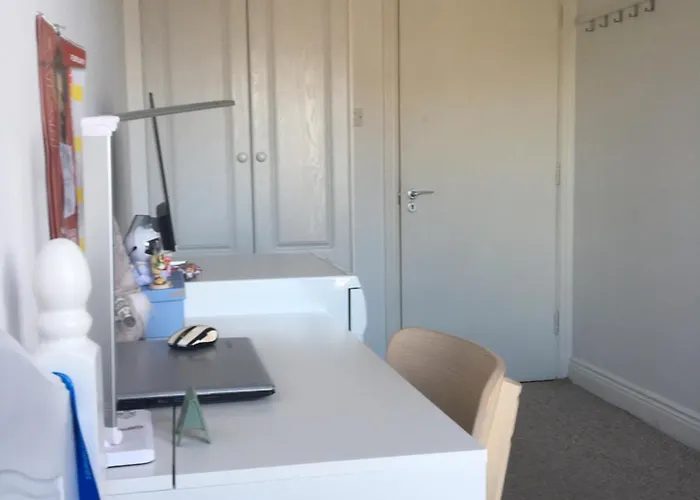 Апартаменты Spacious 3 Bedroom With Parking Дублин