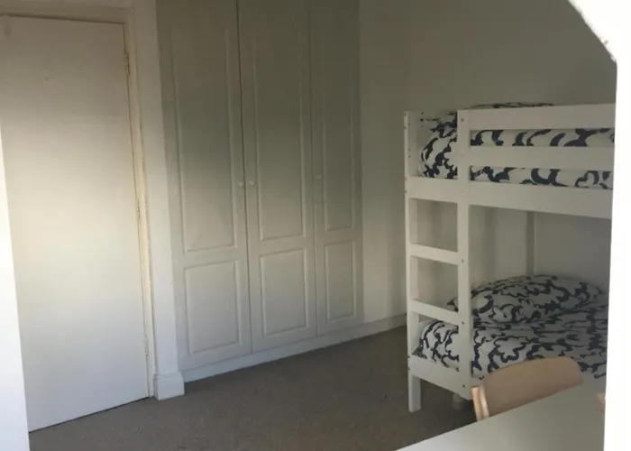 Spacious 3 Bedroom With Parking