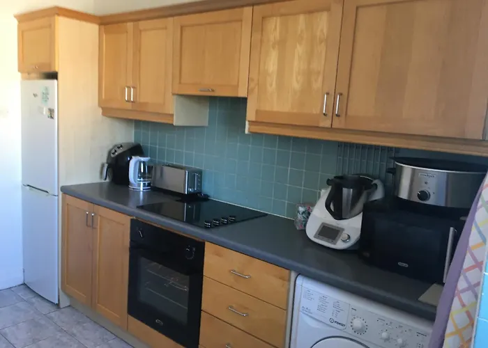 Spacious 3 Bedroom With Parking Апартаменты *