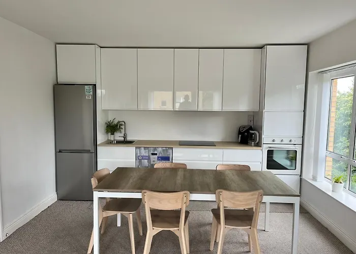 Spacious 3 Bedroom With Parking * Дублин