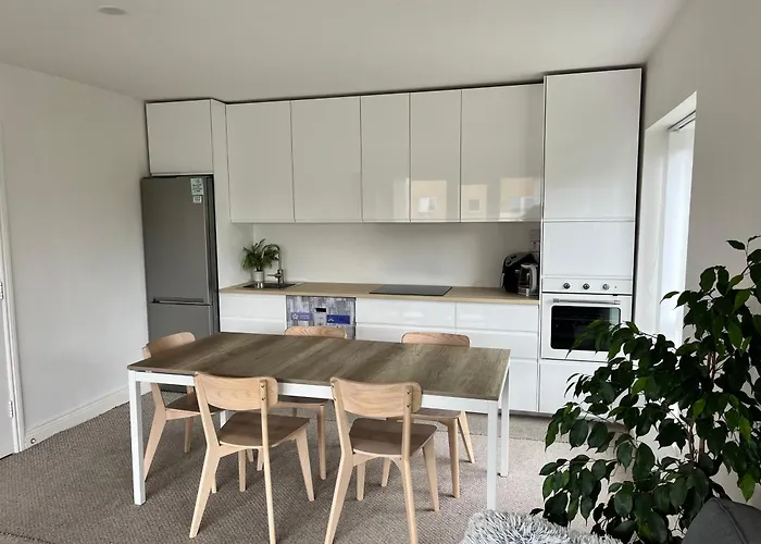 Spacious 3 Bedroom With Parking