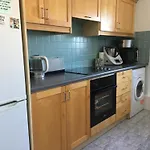 Apartment Spacious 3 Bedroom With Parking *