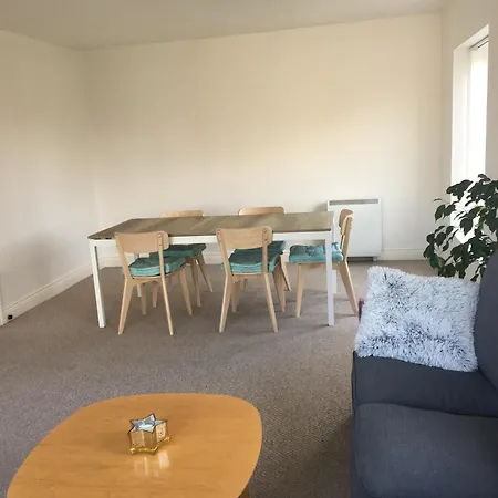 Spacious 3 Bedroom With Parking شقة *