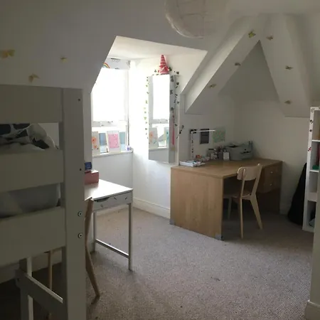 Spacious 3 Bedroom With Parking شقة