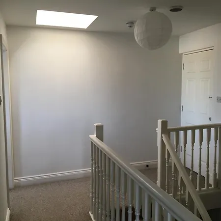 Spacious 3 Bedroom With Parking شقة *