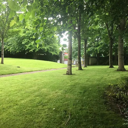 Spacious 3 Bedroom With Parking * Dublino