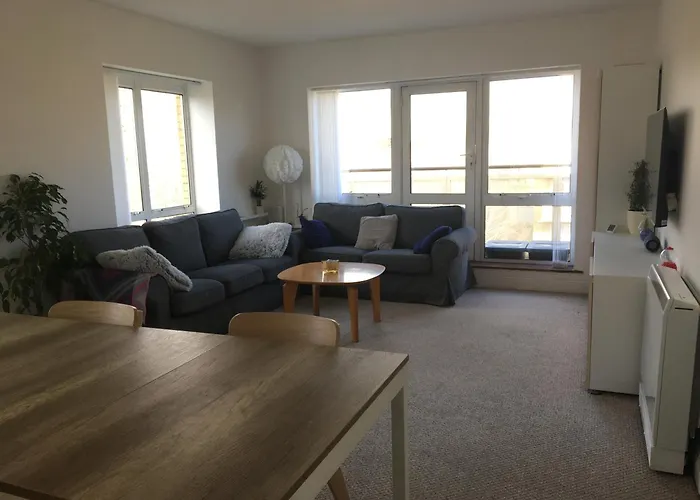 Spacious 3 Bedroom With Parking 아파트