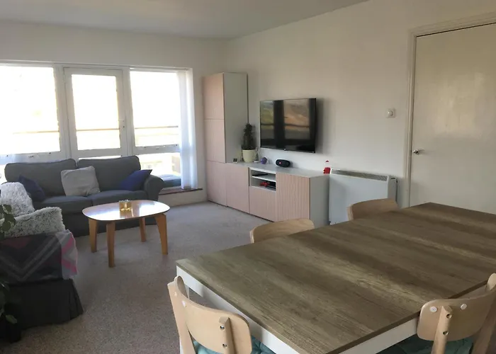 Spacious 3 Bedroom With Parking *