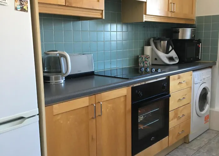 아파트 Spacious 3 Bedroom With Parking *