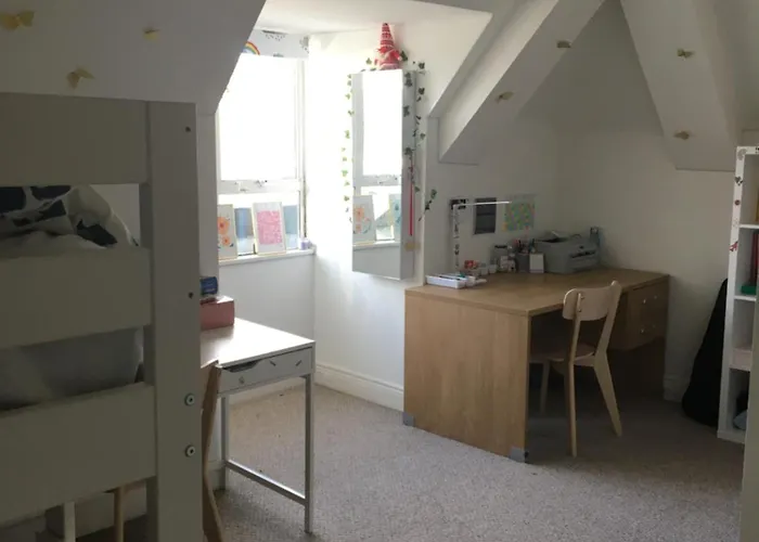 Spacious 3 Bedroom With Parking 아파트