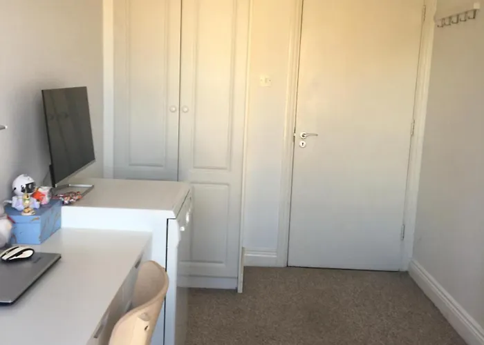 Spacious 3 Bedroom With Parking 아파트 더블린